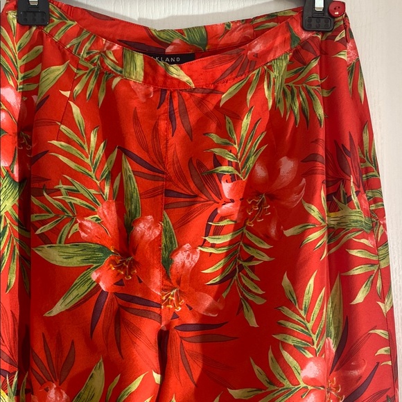 SilkLand Red Floral Capris - Picture 6 of 7